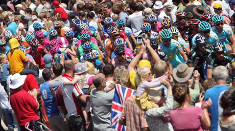 Crowd and peloton in Britain